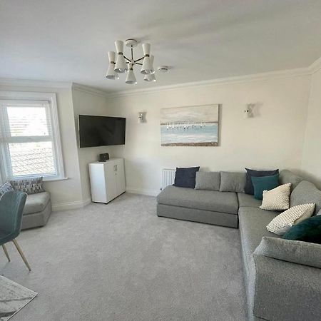 Exquisite Apartment, Stone Throw From The Beach Bournemouth Exterior photo
