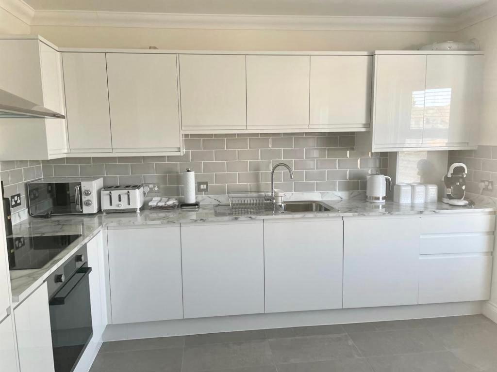 Exquisite Apartment, Stone Throw From The Beach Bournemouth Exterior photo