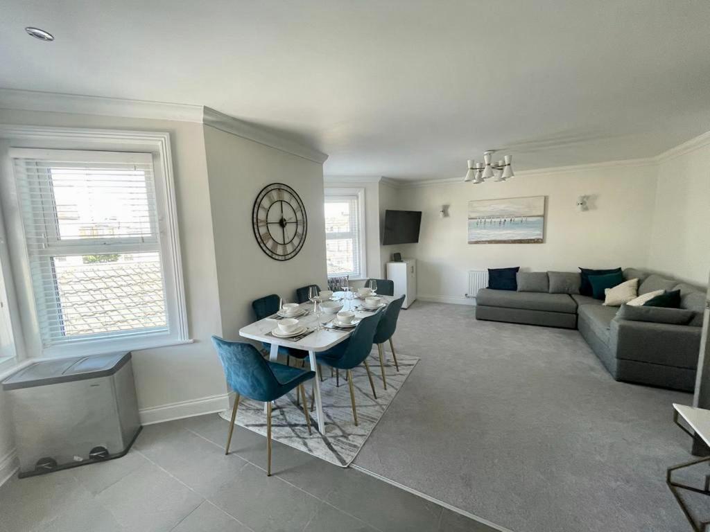 Exquisite Apartment, Stone Throw From The Beach Bournemouth Exterior photo